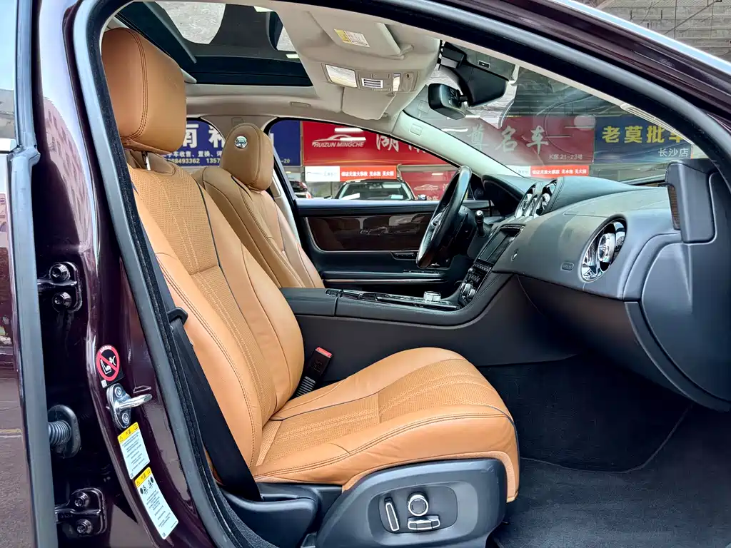 Jaguar XJ — миниатюра 10