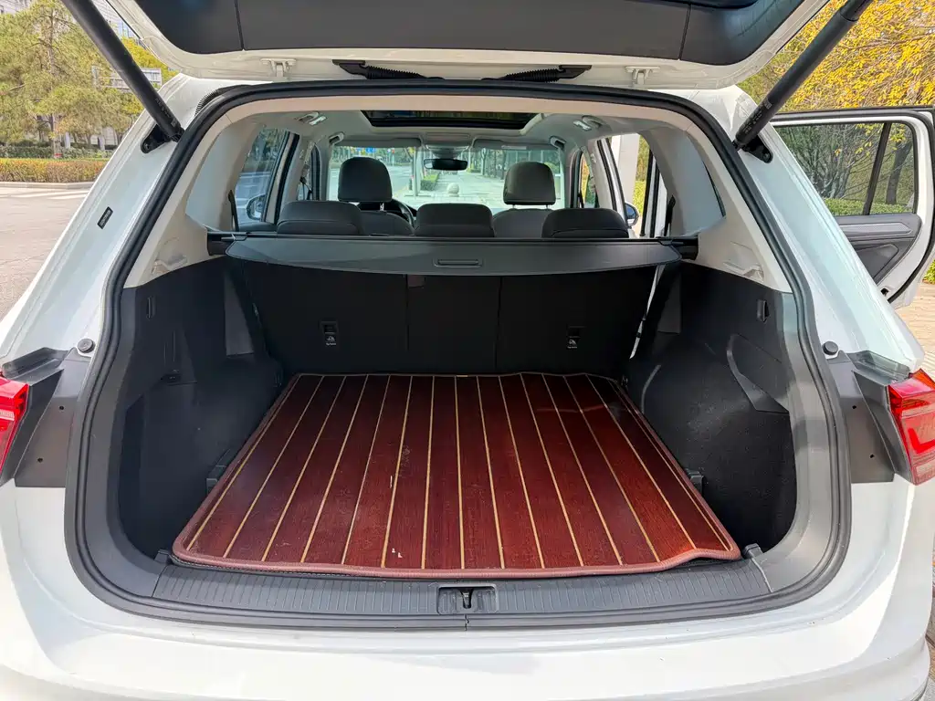 Volkswagen Tiguan L — миниатюра 16