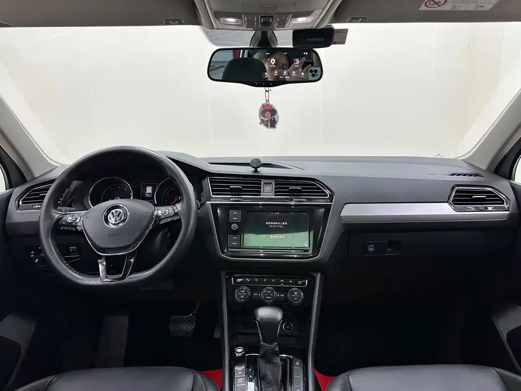 Volkswagen Tiguan L — миниатюра 15