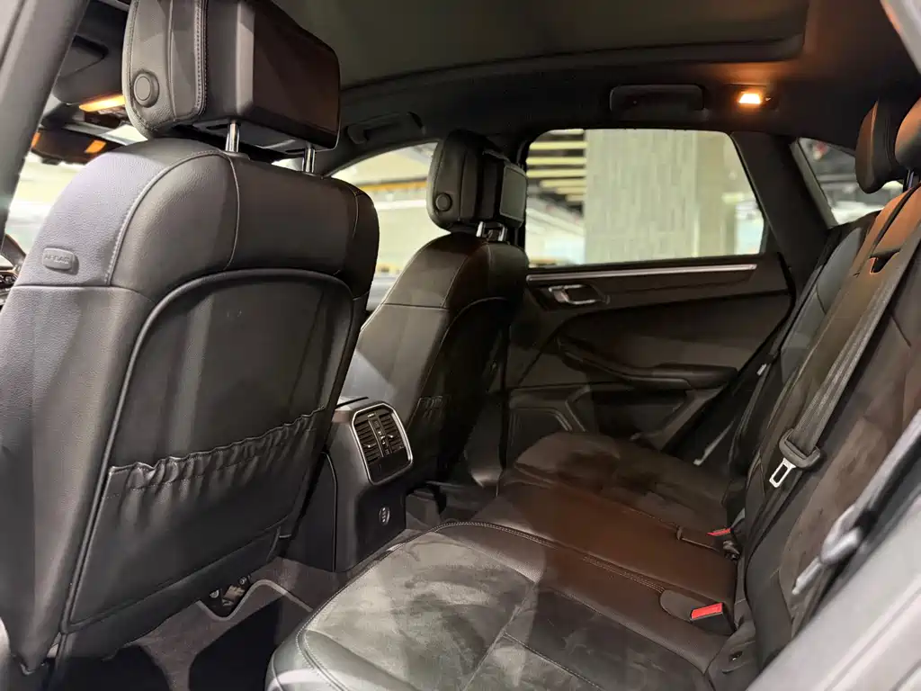 Porsche Macan — миниатюра 7