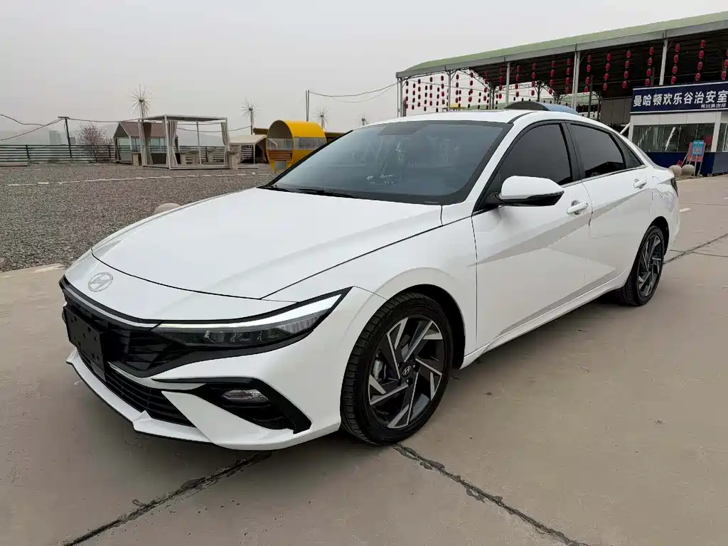 Hyundai Elantra 2023