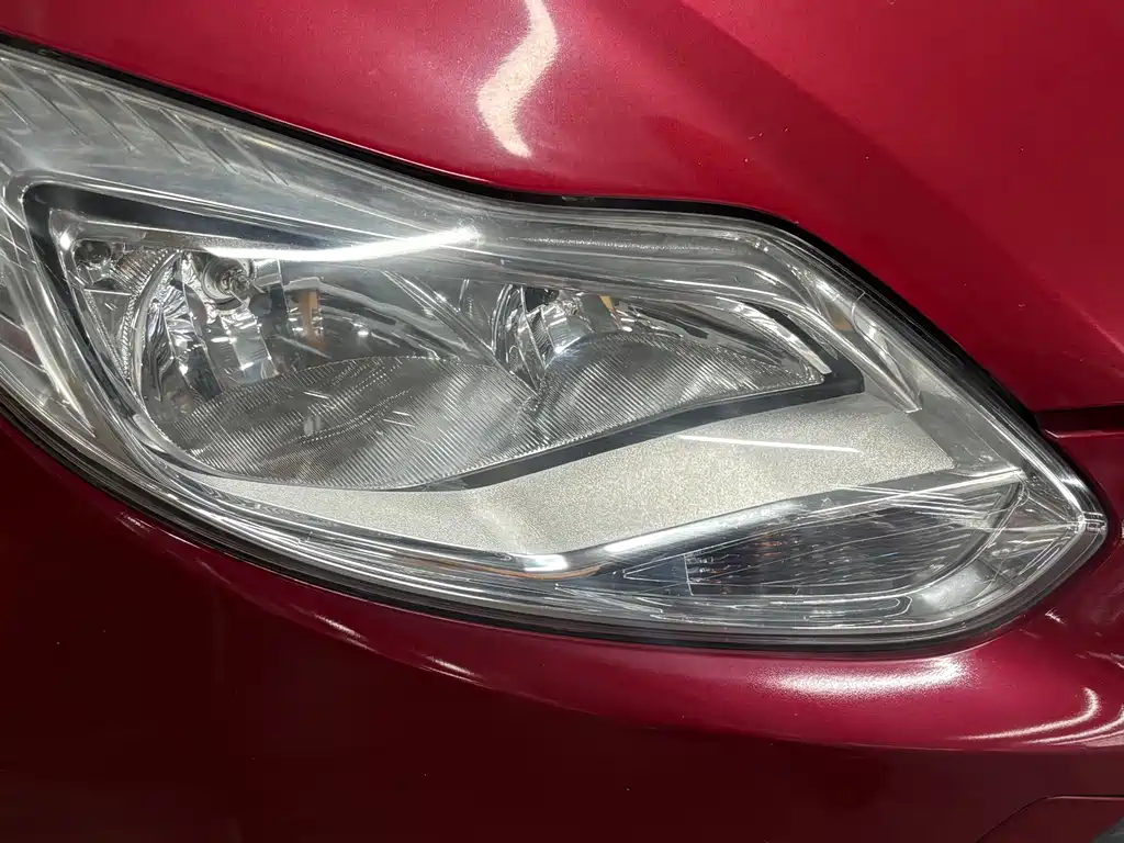 Ford Focus 2012 1.6L MT