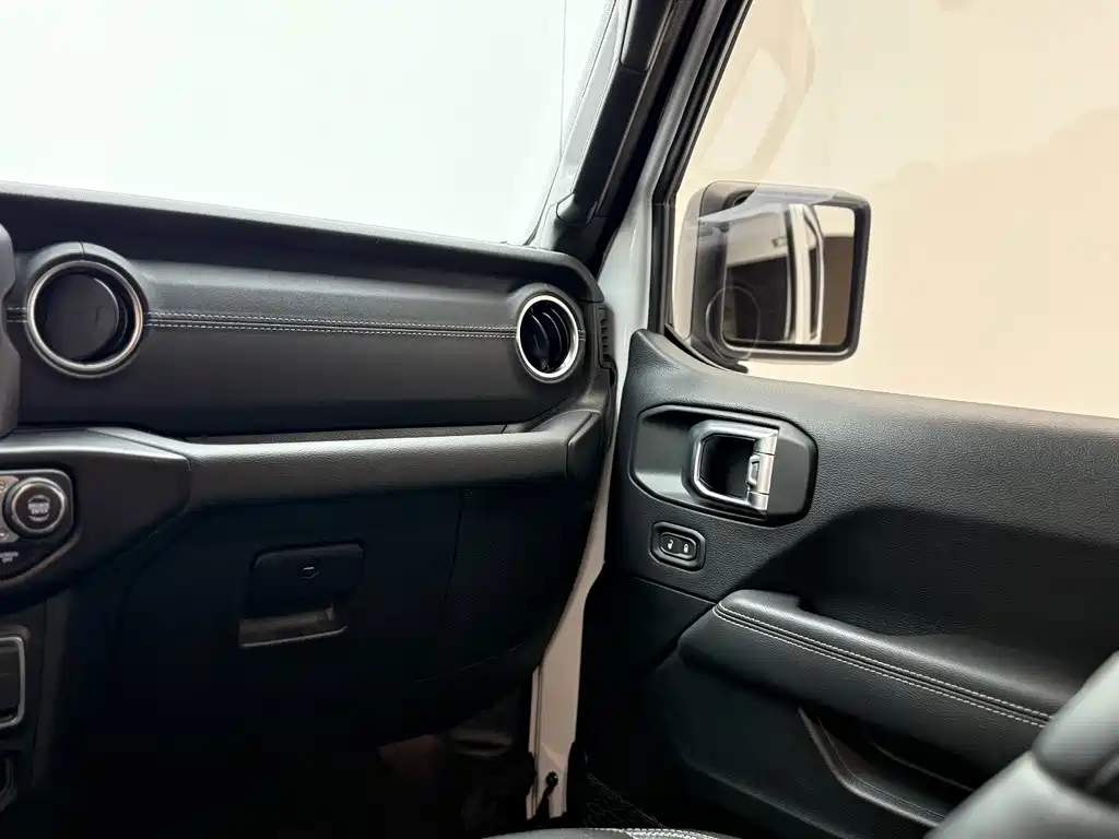 Jeep Wrangler PHEV — миниатюра 10