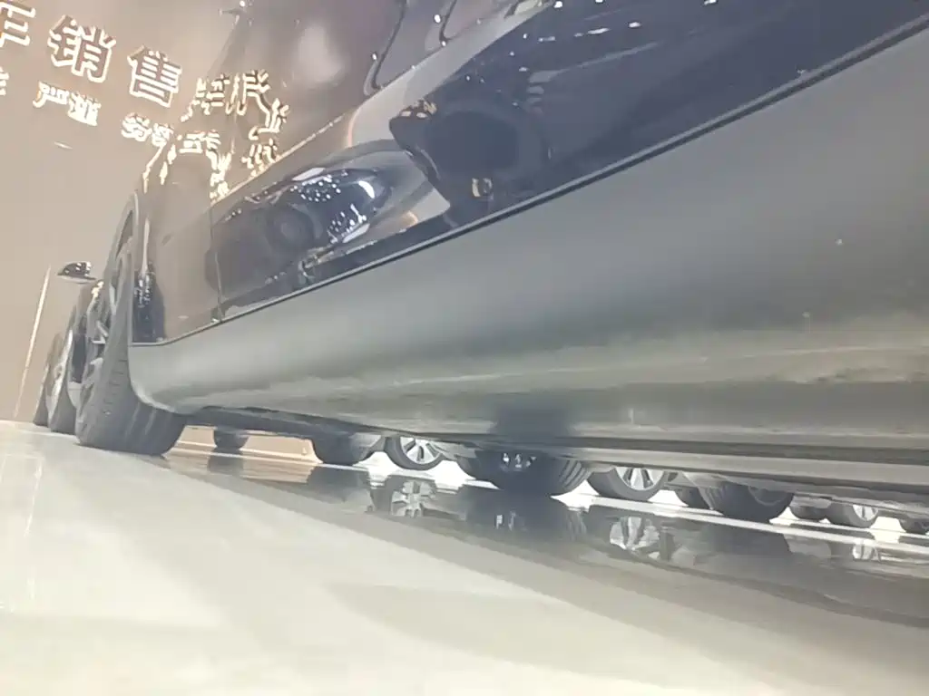 Tesla Model Y — миниатюра 21
