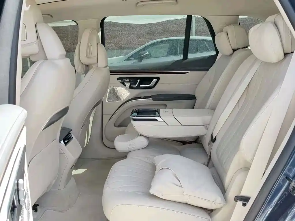 Mercedes-Benz EQS SUV — миниатюра 4