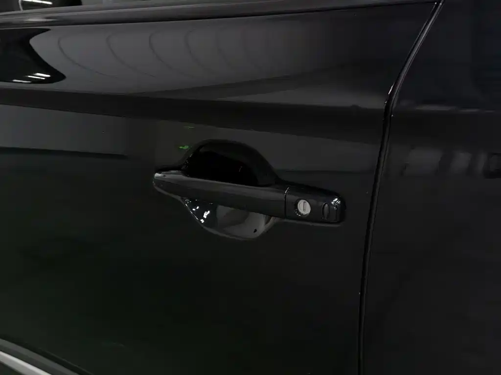 Mitsubishi Outlander — миниатюра 18