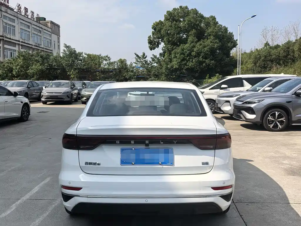 Geely Emgrand — миниатюра 5