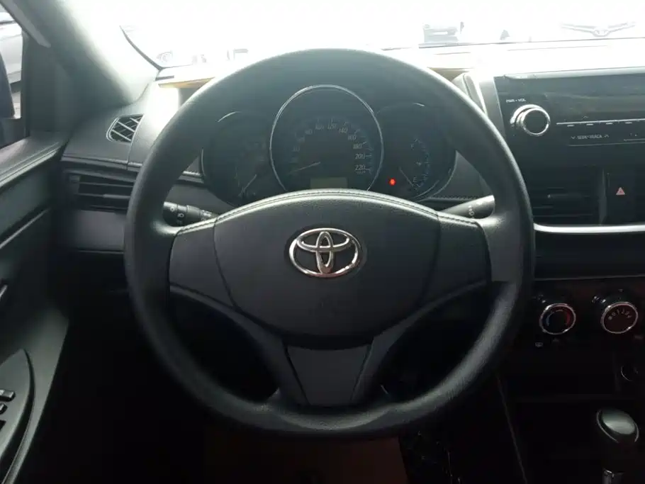 Toyota Yaris L — миниатюра 15