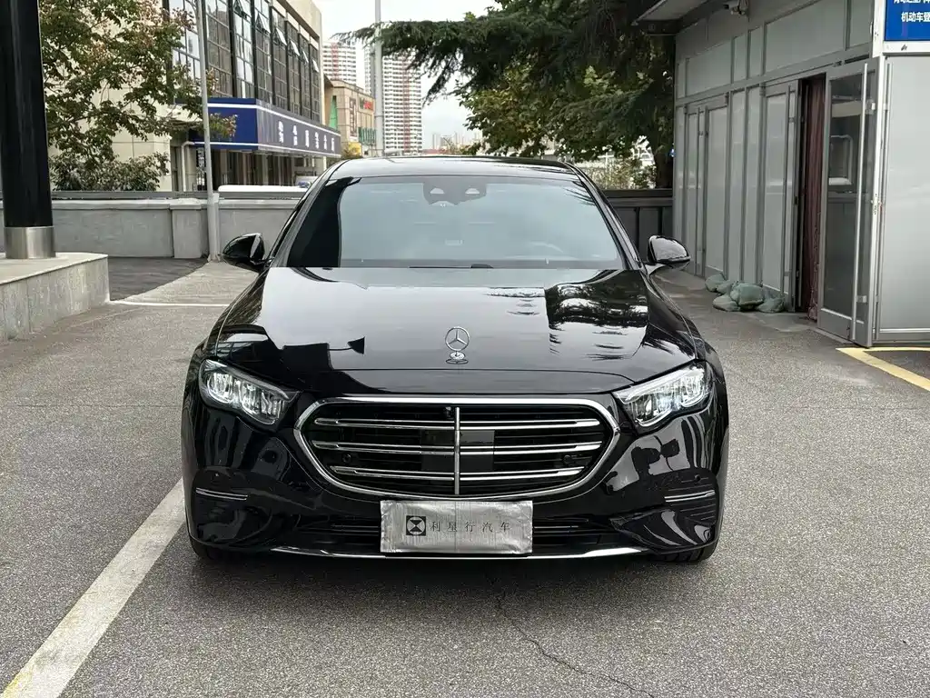Mercedes-Benz E-Class — миниатюра 2