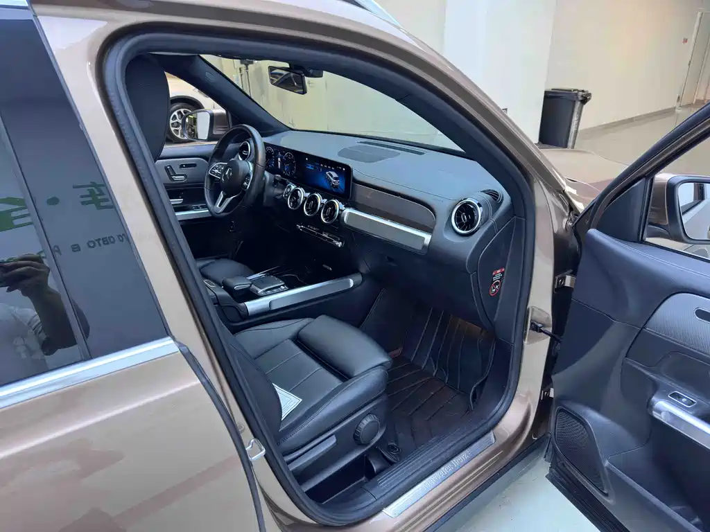 Mercedes-Benz GLB — миниатюра 11
