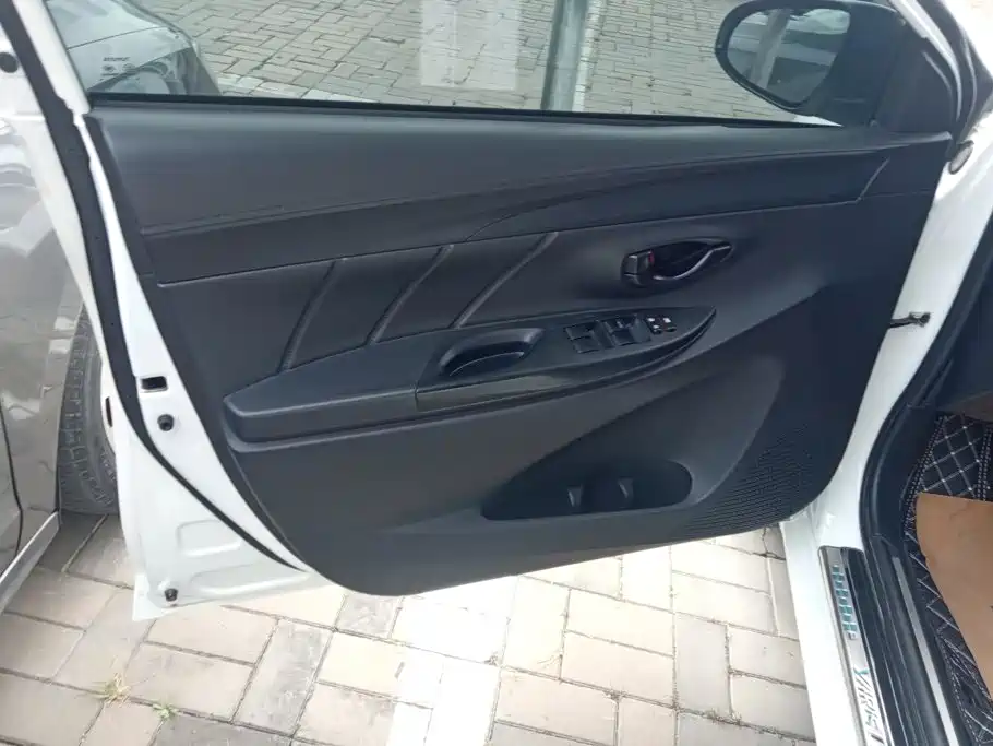 Toyota Yaris L — миниатюра 7