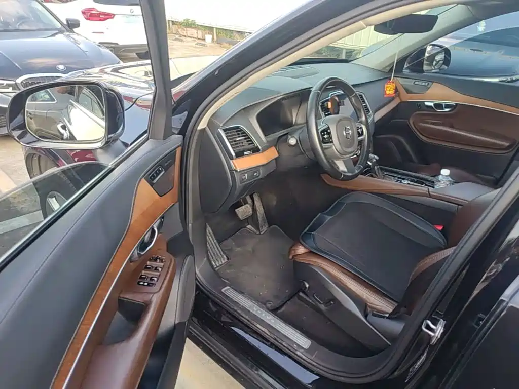 Volvo XC90 — миниатюра 21