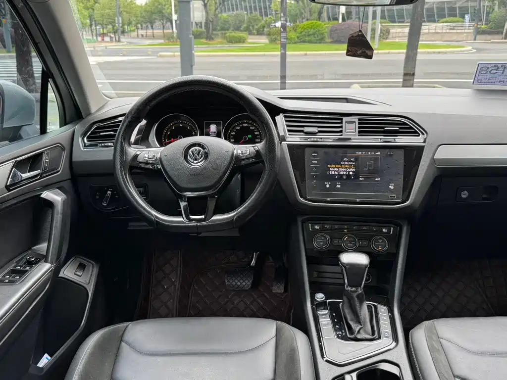 Volkswagen Tiguan L — миниатюра 19