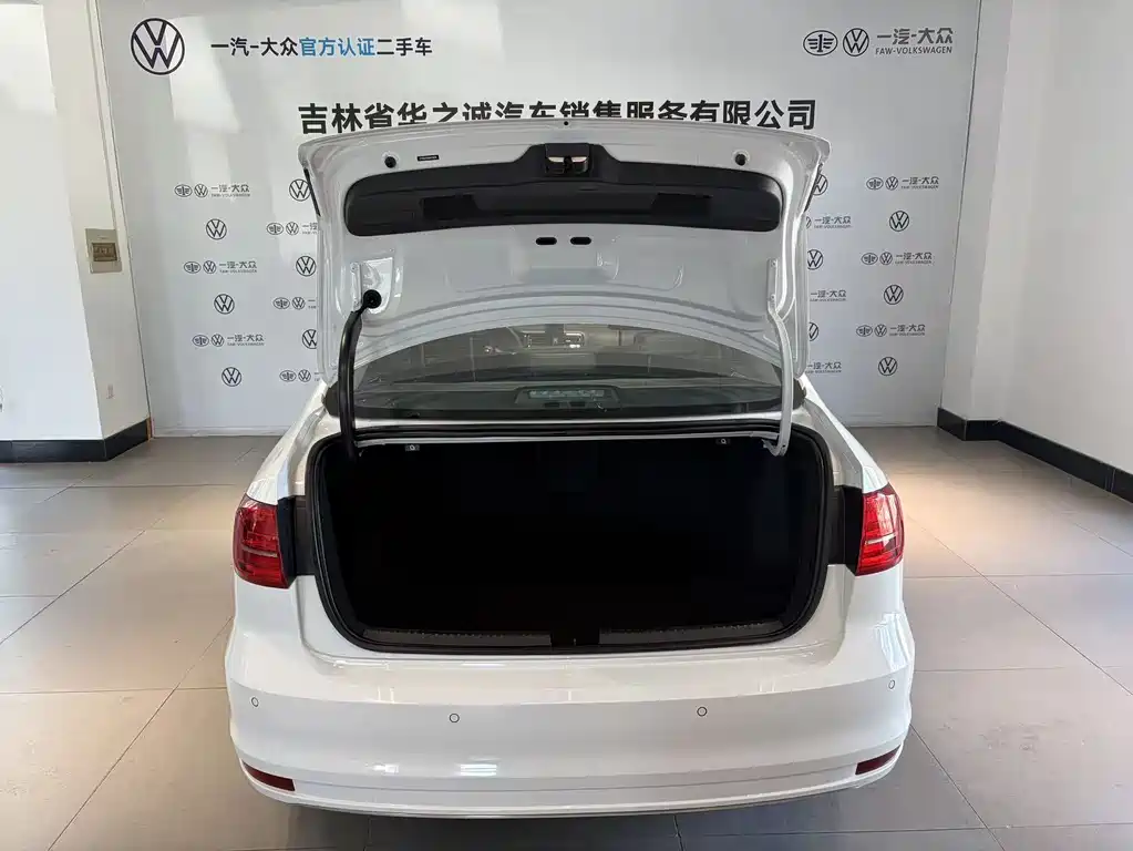 Volkswagen Sagitar 2018 1.6L AT Comfort