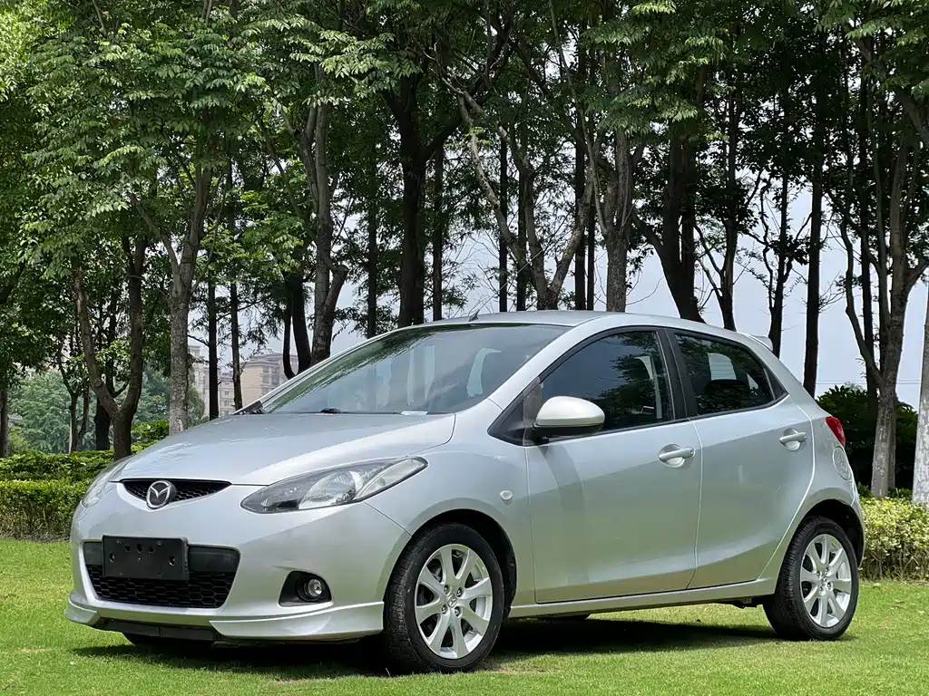 Купить Mazda 2