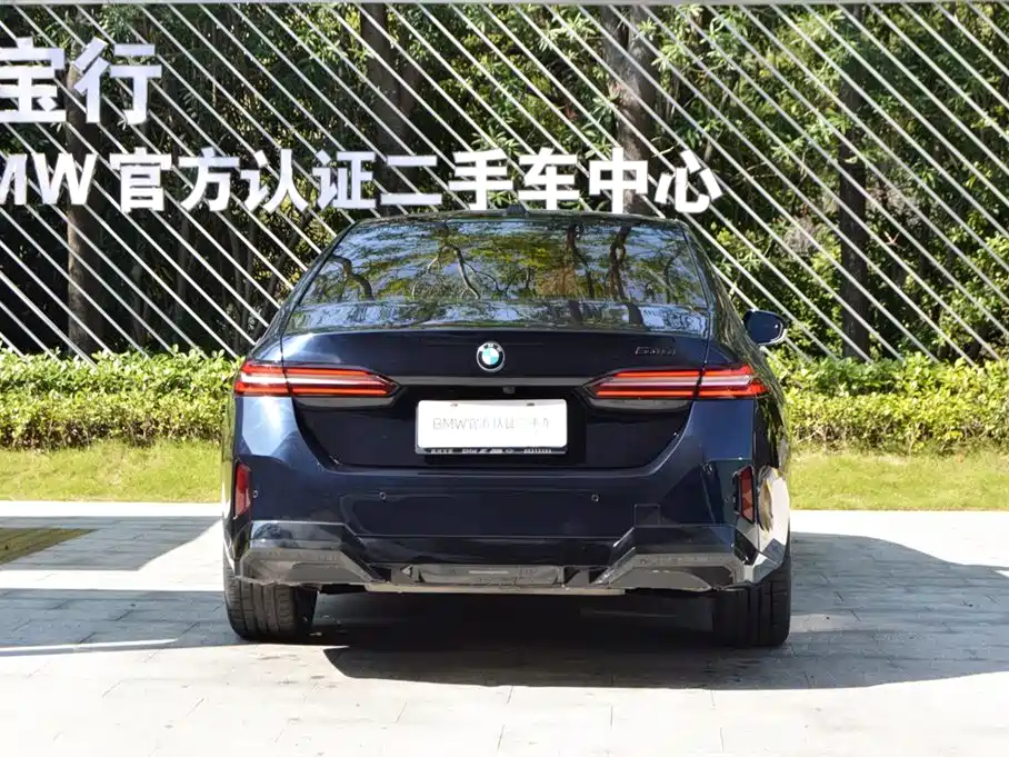 BMW 5 Series — миниатюра 5