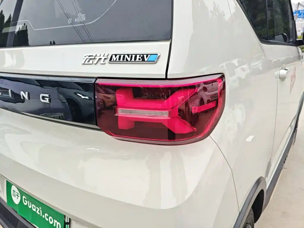 Wuling MINIEV — миниатюра 8