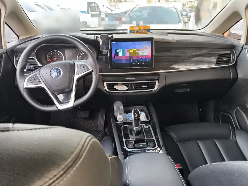 BYD MAX — миниатюра 5