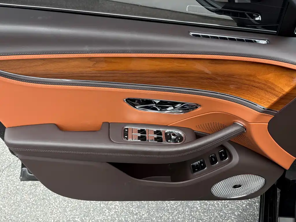 Bentley Flying Spur PHEV — миниатюра 21