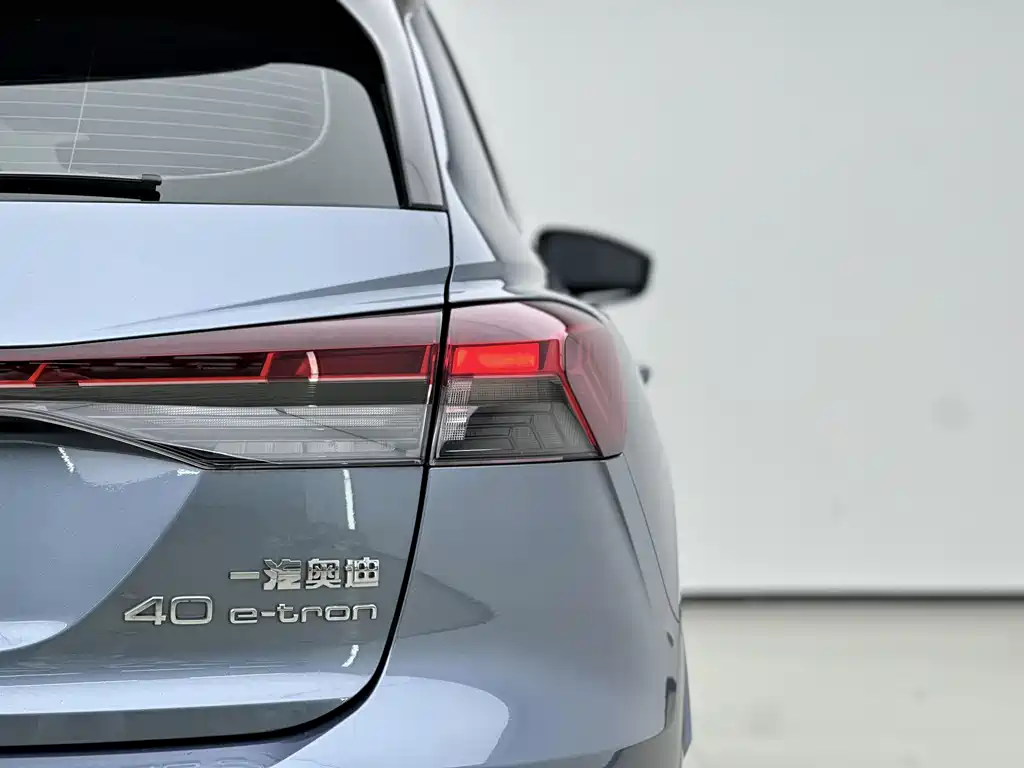 AUDI Q4 E TRON