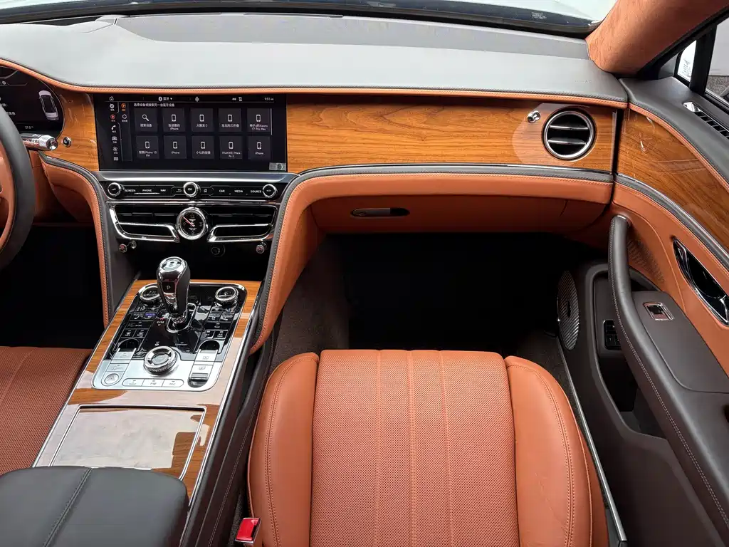 Bentley Flying Spur PHEV — миниатюра 8