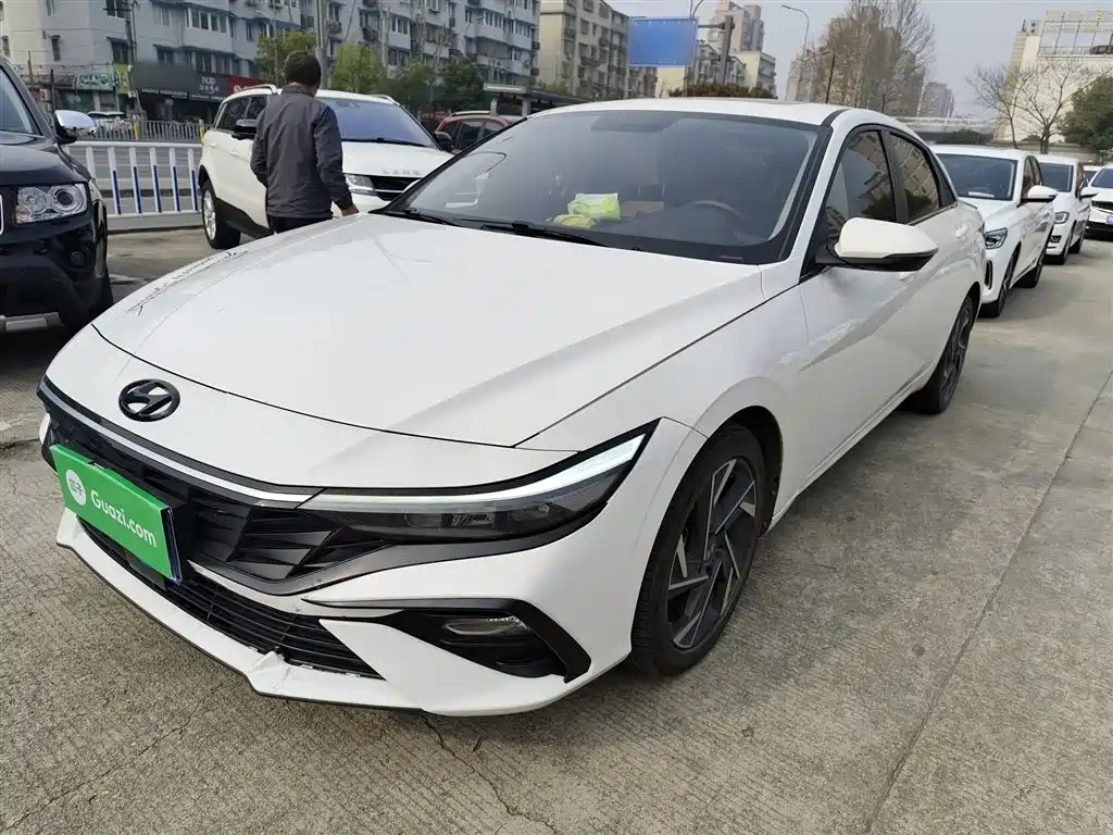 Hyundai Elantra 2024