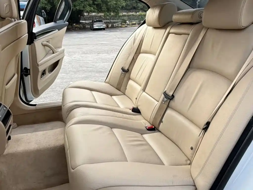 BMW 5 Series — миниатюра 11