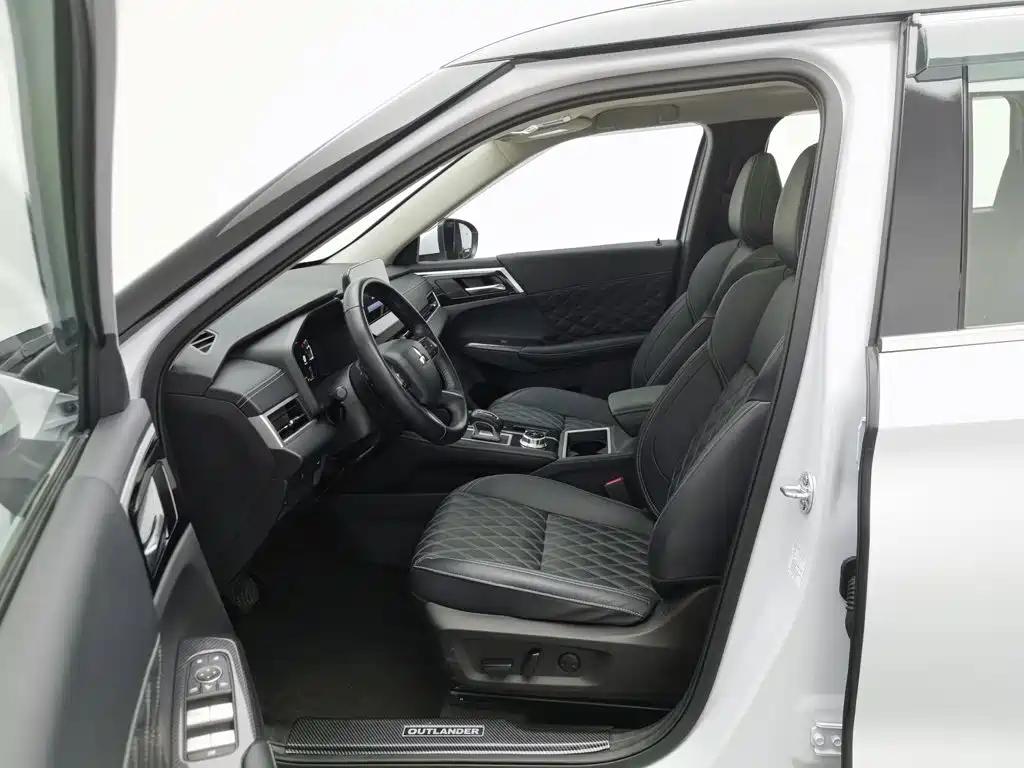 Mitsubishi Outlander 2023 1.5T CVT 7 мест
