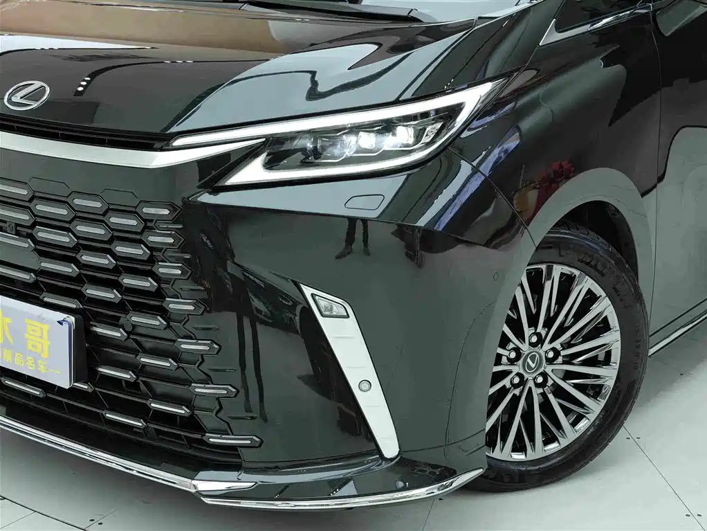 Lexus LM — миниатюра 25