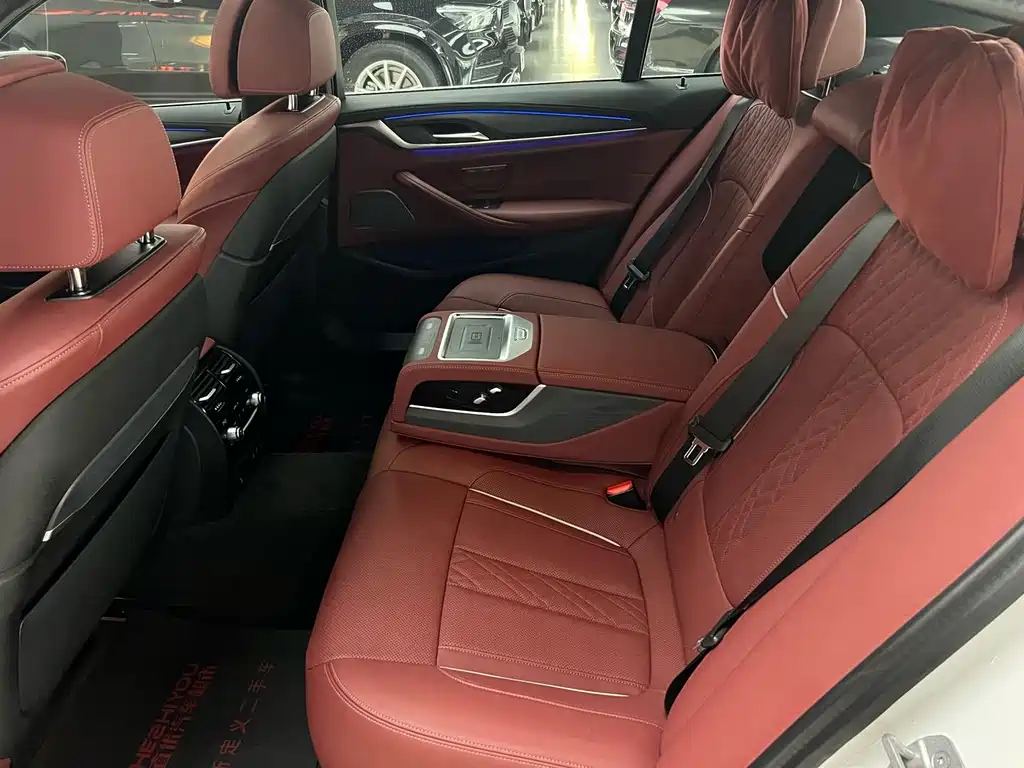 BMW 5 Series — миниатюра 10