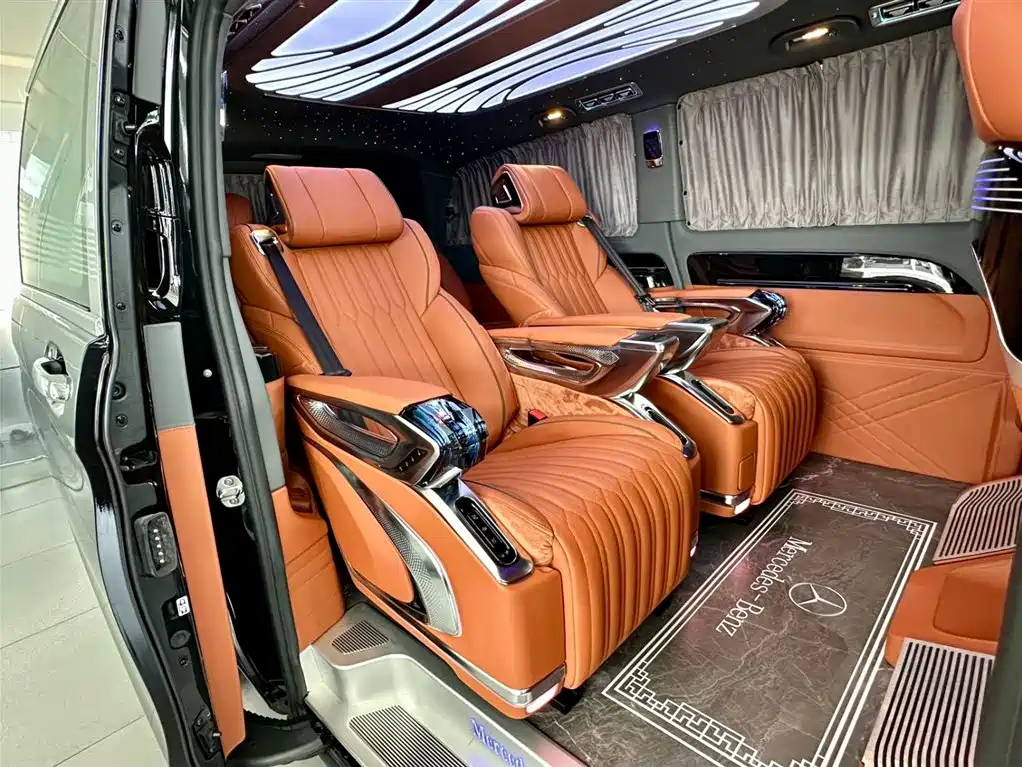 Mercedes-Benz Vito 2024 2.0T Elite 7 мест