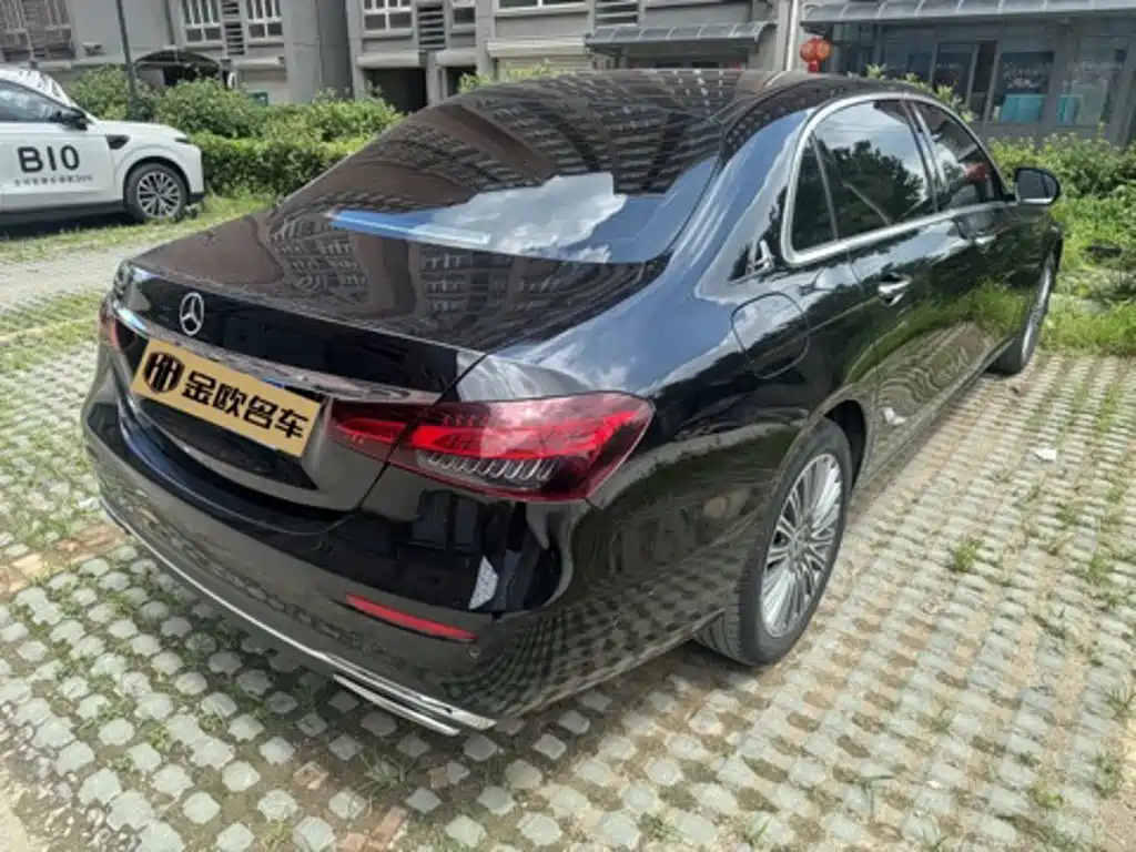 Mercedes-Benz E-Class — миниатюра 9