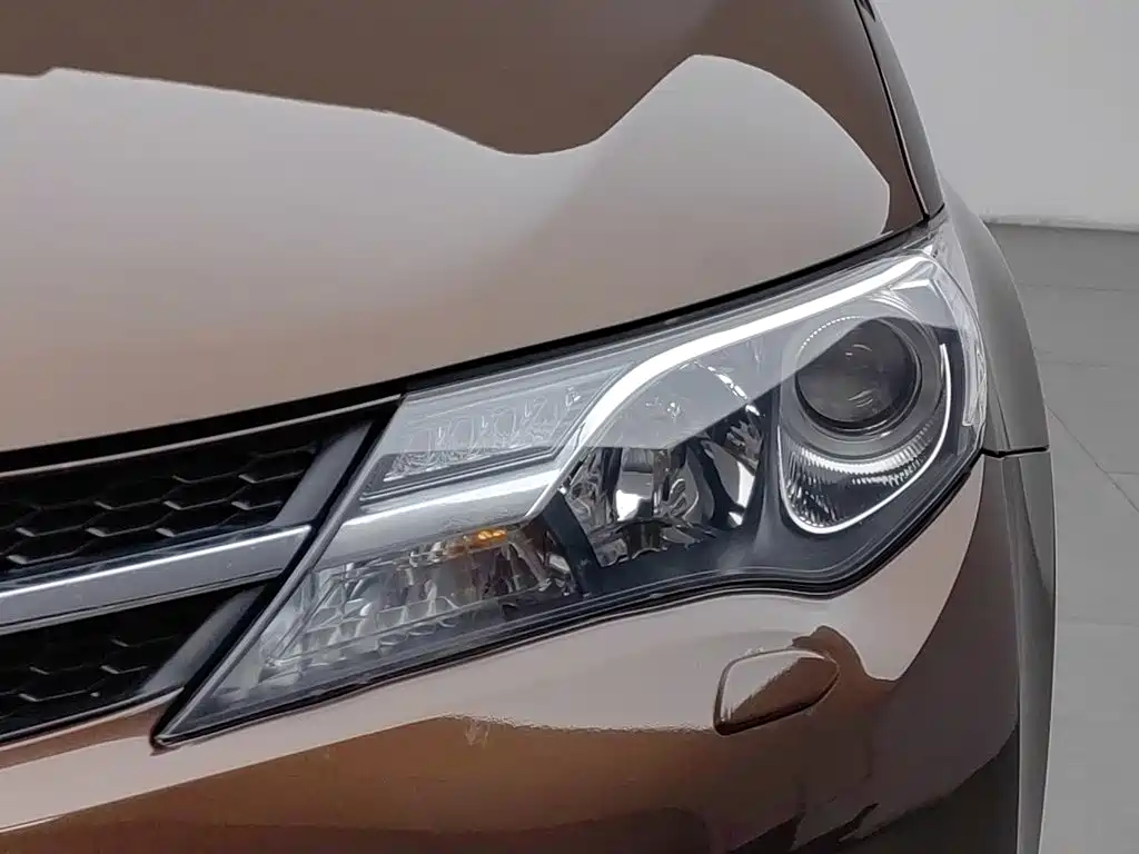 Toyota RAV4 — миниатюра 7