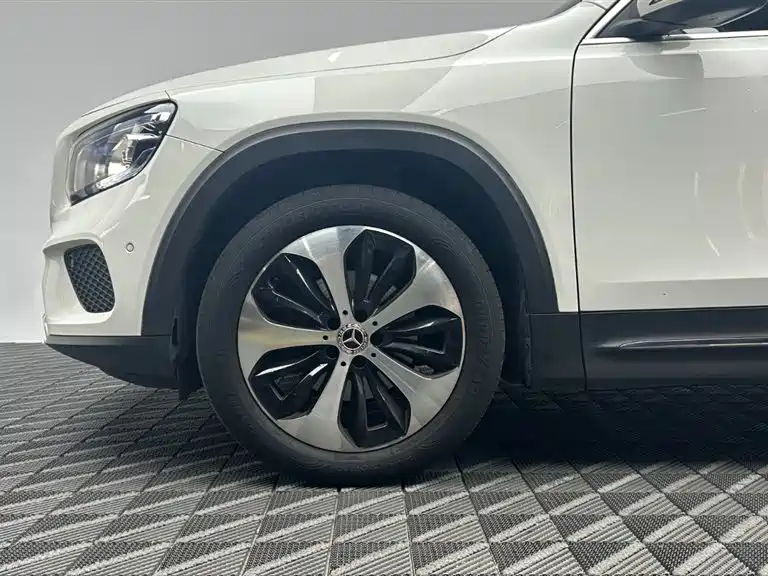 Mercedes-Benz GLB — миниатюра 7