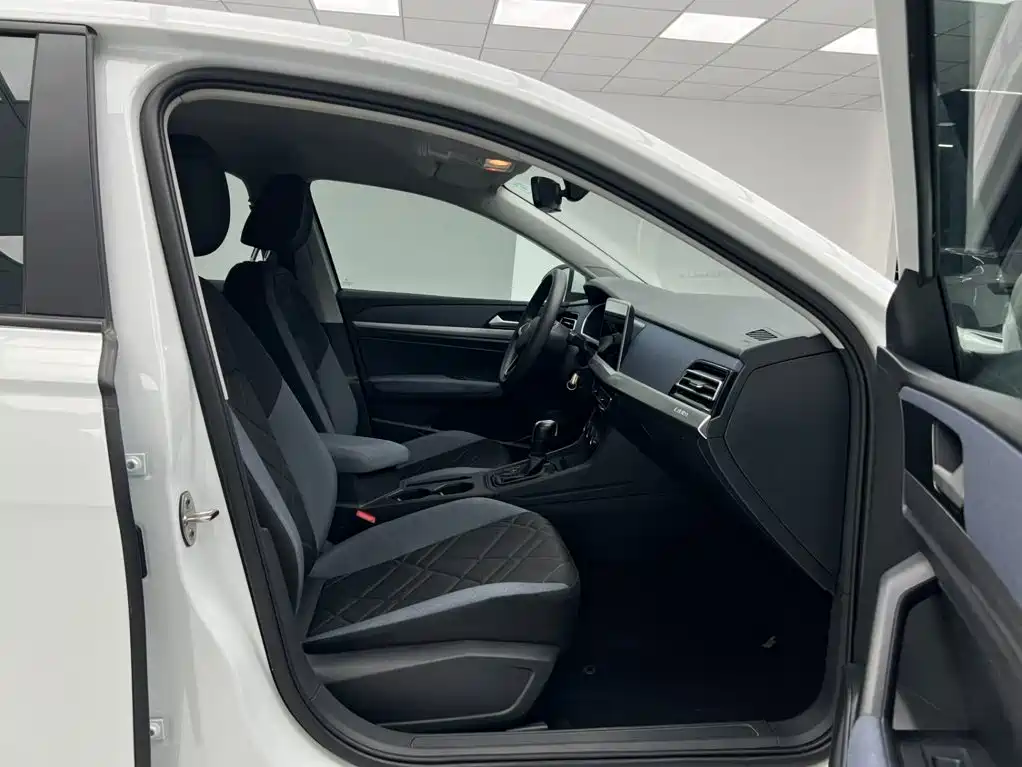 Volkswagen Lavida — миниатюра 6