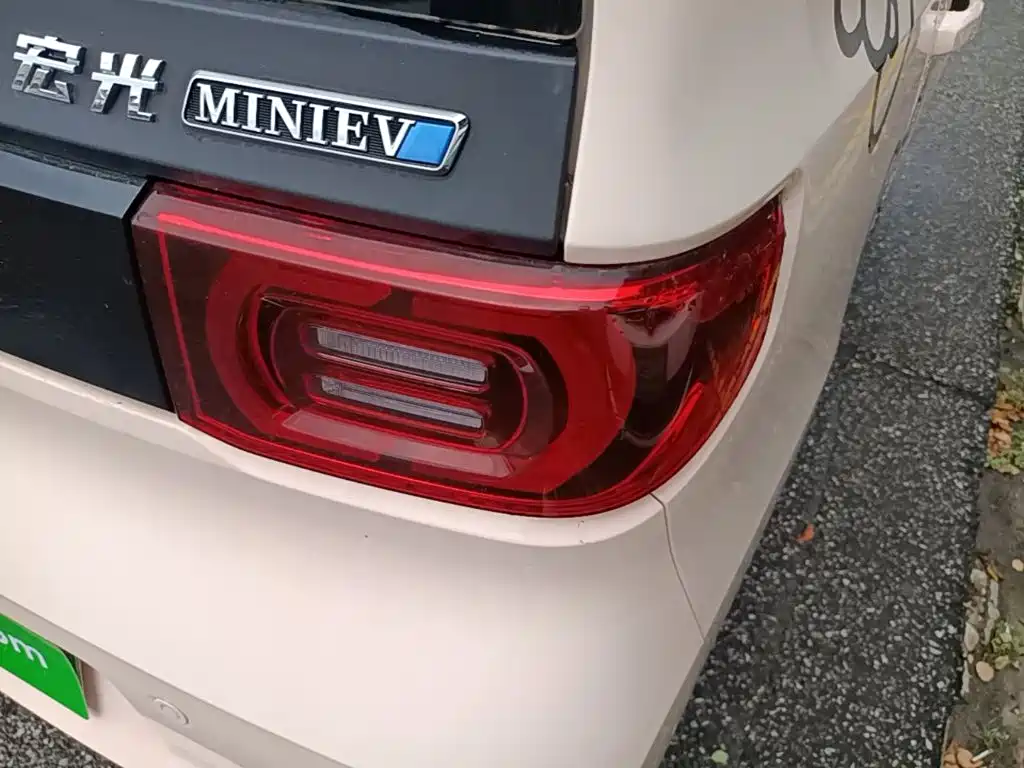 Wuling MINIEV — миниатюра 8