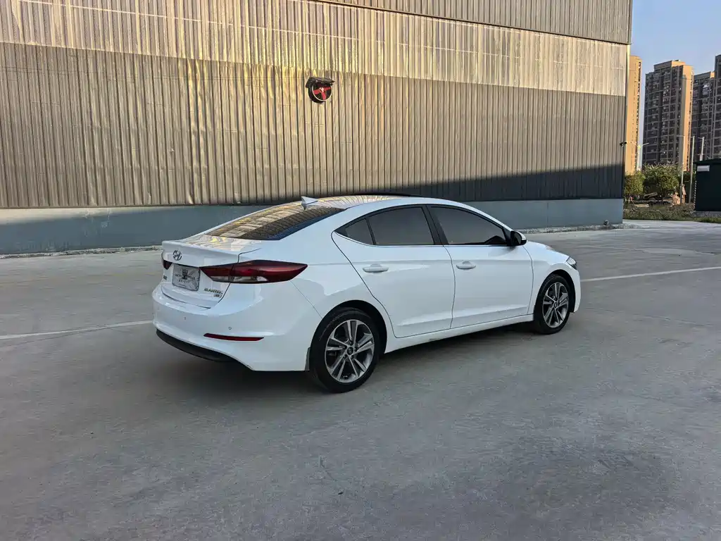 Hyundai Elantra — миниатюра 5