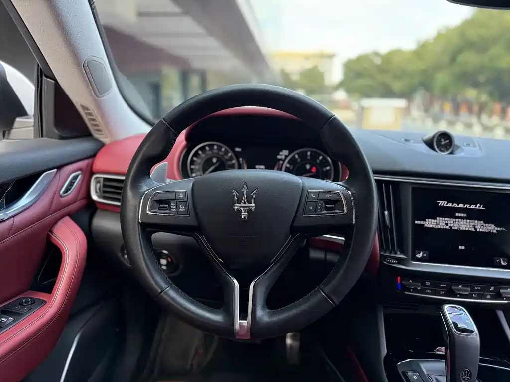 MASERATI LEVANTE
