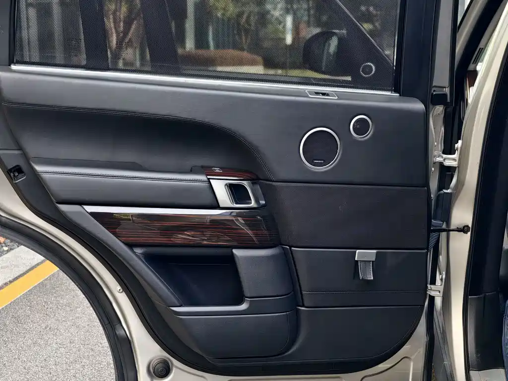 Land Rover Range Rover — миниатюра 35