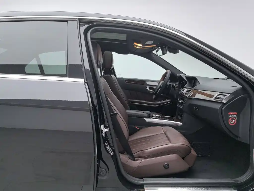 Mercedes-Benz E-Class — миниатюра 23