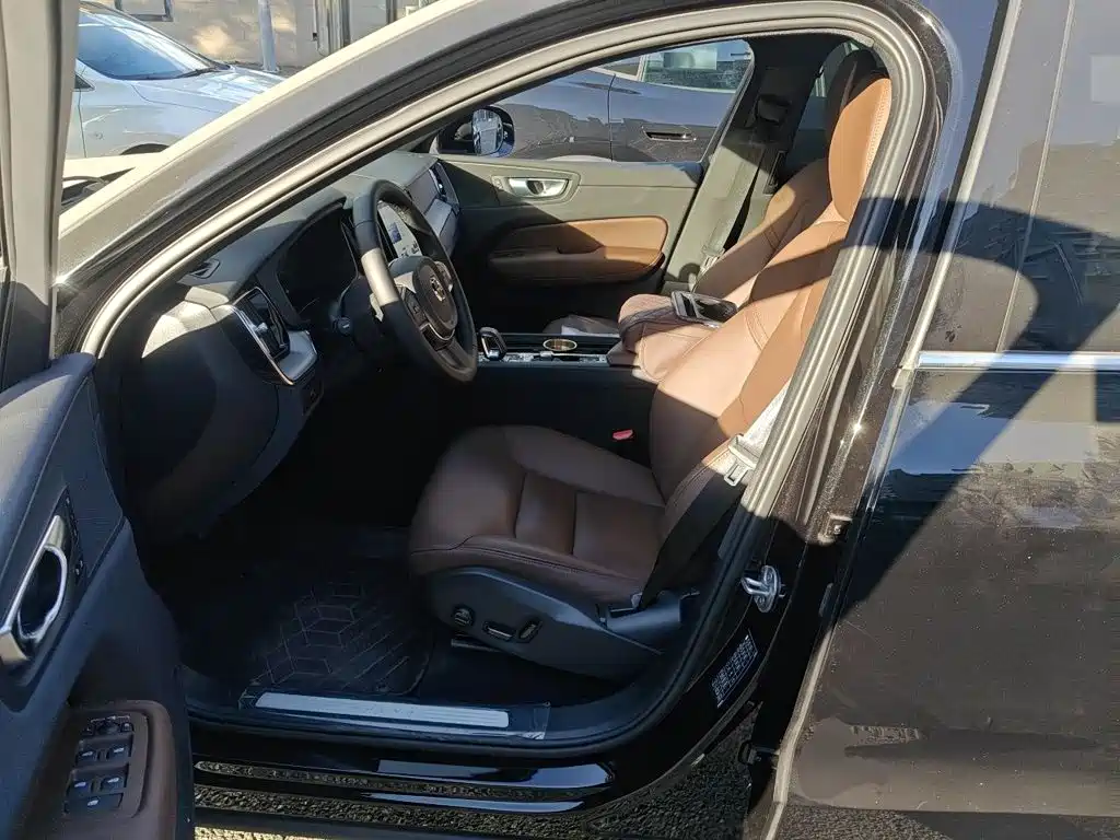 Volvo XC60 — миниатюра 11