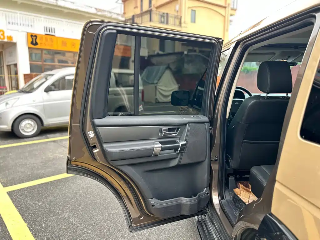 Land Rover Discovery — миниатюра 12