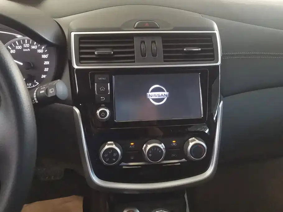Nissan Tiida — миниатюра 13