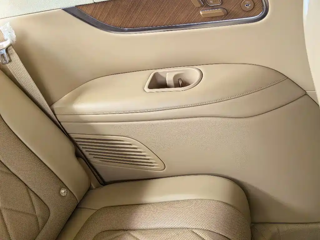 AITO ASK THE WORLD M9