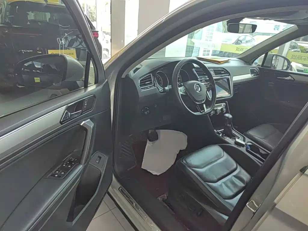 Volkswagen Tiguan L — миниатюра 16