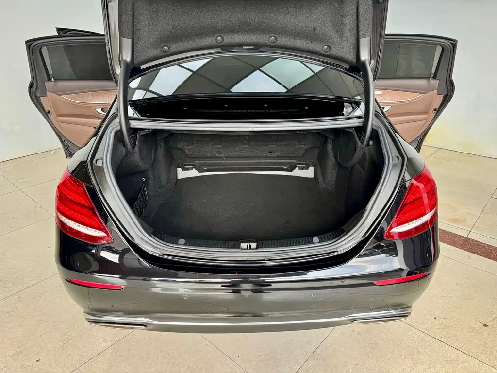 Mercedes-Benz E-Class — миниатюра 21