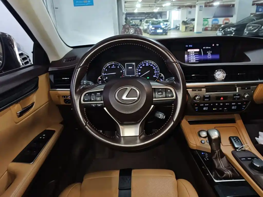 Lexus ES — миниатюра 11