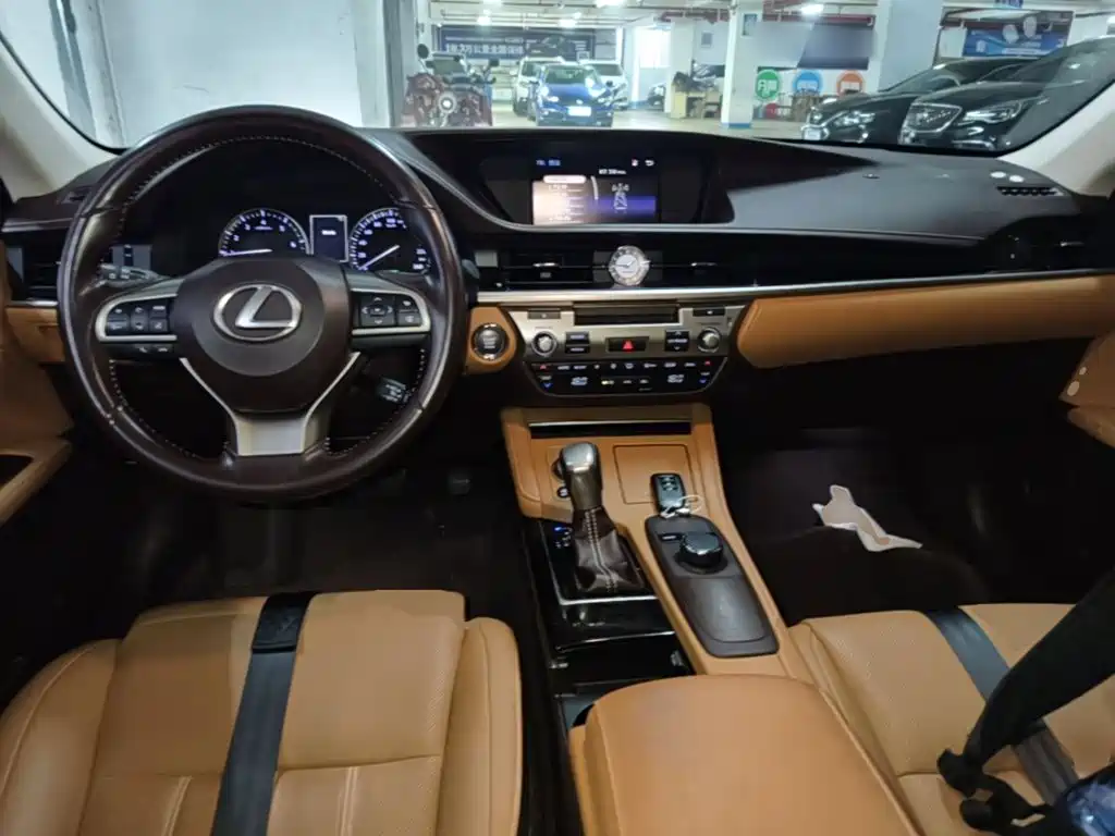 Lexus ES — миниатюра 10