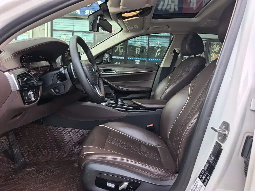 BMW 5 Series — миниатюра 4
