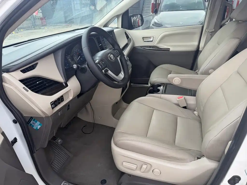 Toyota Sienna — миниатюра 5
